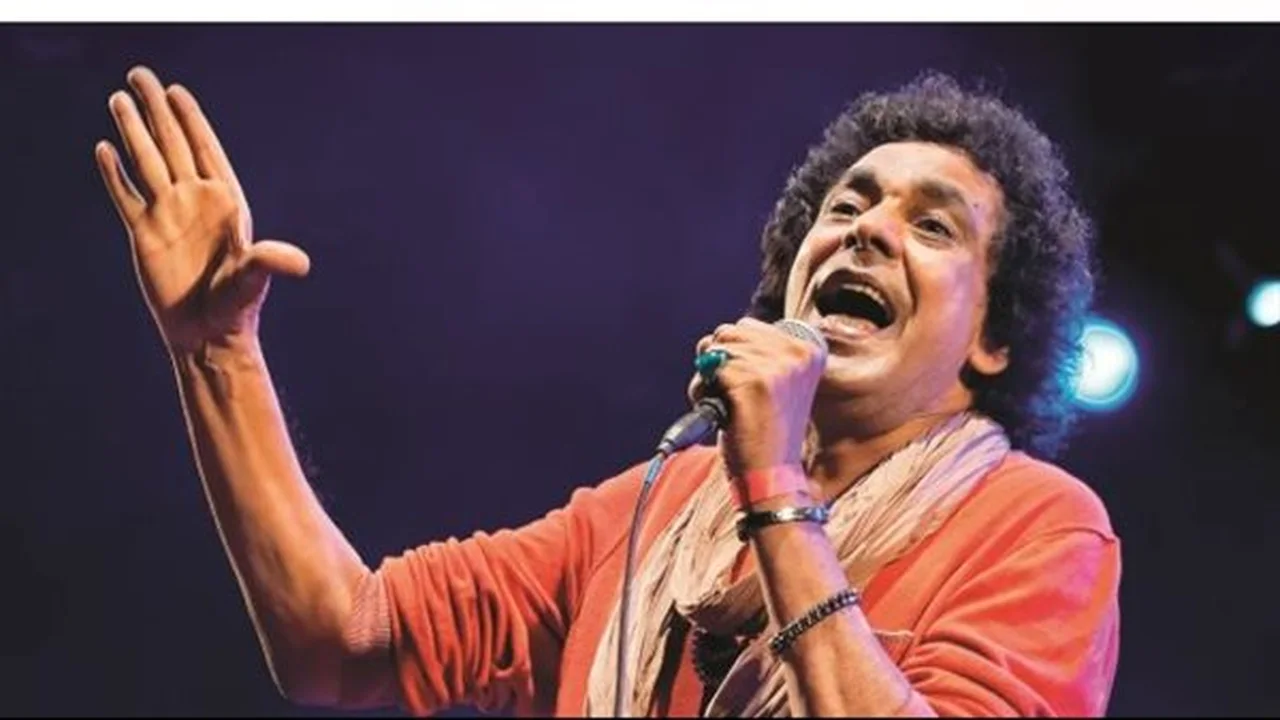 عودة الكينج.. محمد منير يضع اللمسات الأخيرة على ثلاث أغنيات جديدة للألبوم